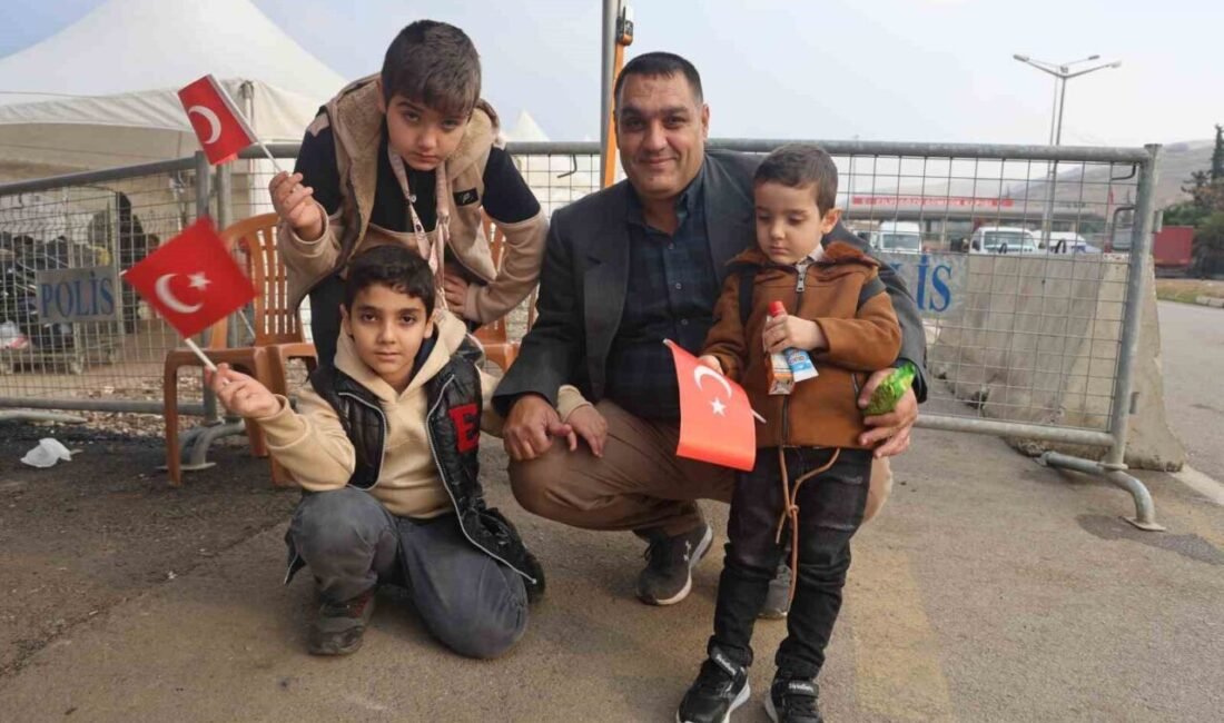 HATAY (İHA) – Hatay’da bulunan Cilvegözü Sınır Kapısı’ndan Suriyelilerin memleketlerine