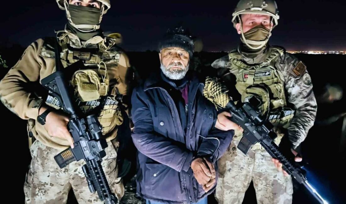 Adana’da mezarlıkta gelinini, gelininin annesini ve ablasını öldüren kayınbaba hakkında