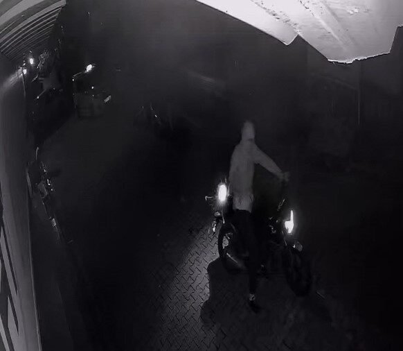 Adana’da “Sana ceza kestik” diyerek telefoncuya silahlı saldırı yapıp, 3