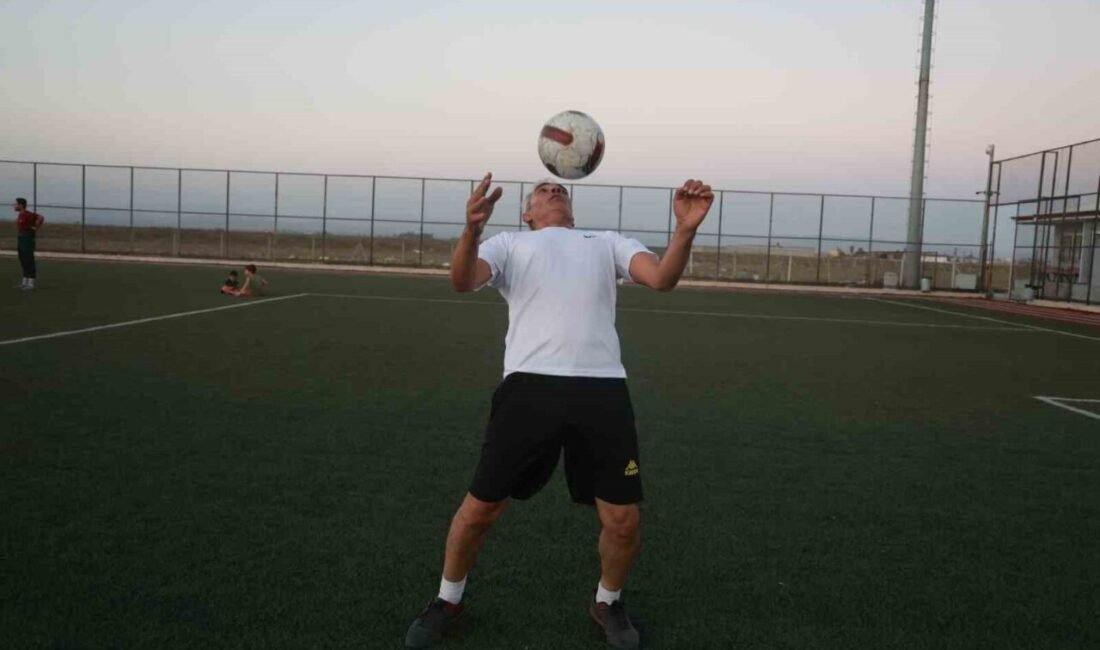 Hatay’da yaşayan ve 41 yıldır futbol aşkıyla meşin yuvarlağın peşinde