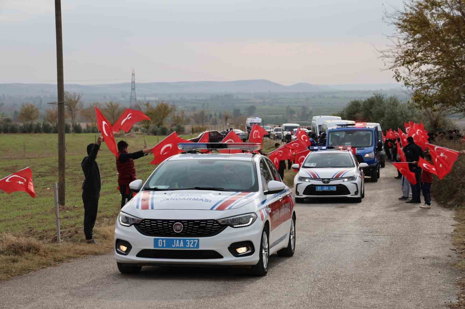 Adana şehidini dualarla uğurladı Bursa Adliyesi’ndeki silahlı saldırıda ağır yaralanan ve tedavi gördüğü hastanede