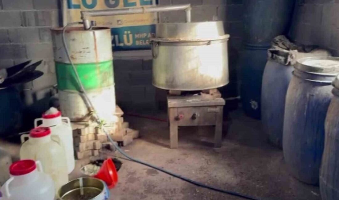 Adana’nın Yüreğir ilçesinde eve yapılan baskında bin 50 litre kaçak