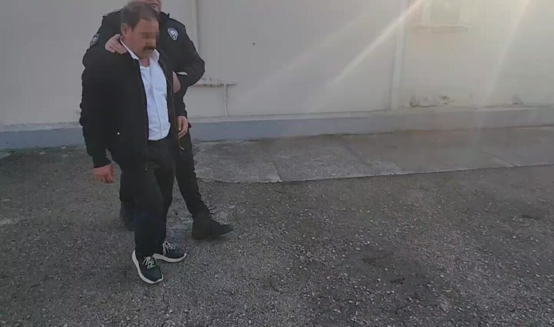 Adana’da 30 TL ücret isteyerek korsan otoparkçılık yapan şüpheli, sivil