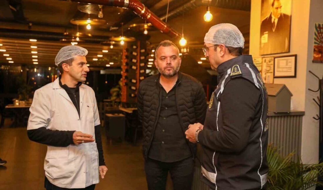 Alanya Belediyesi Zabıta Müdürlüğü ekipleri, yılbaşı öncesinde eğlence ve yeme-içme