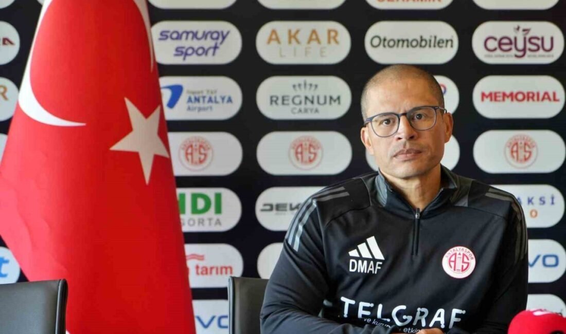 Antalyaspor Teknik Direktörü Alex de Souza, Süper Lig’in ilk yarısını