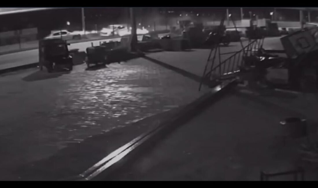 Burdur’un Gölhisar ilçesinde alkollü sürücünün kullandığı otomobil, önce refüje ardından