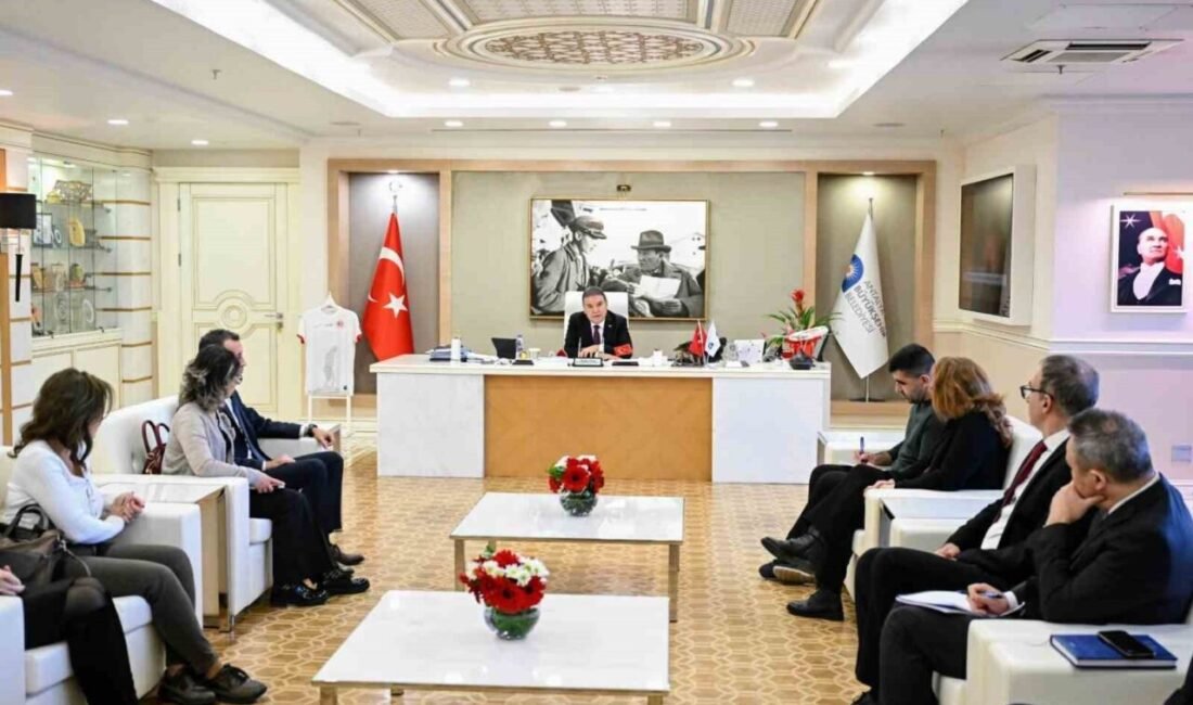 Antalya Büyükşehir Belediye Başkanı Muhittin Böcek’in başarılı finans yönetimi uluslararası