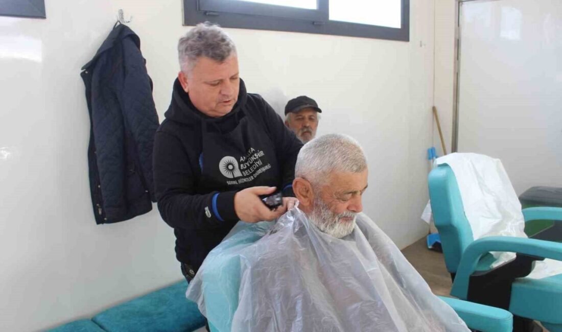 Antalya Büyükşehir Belediyesi mobil kuaför ile kırsal mahallelerde yaşayan vatandaşların