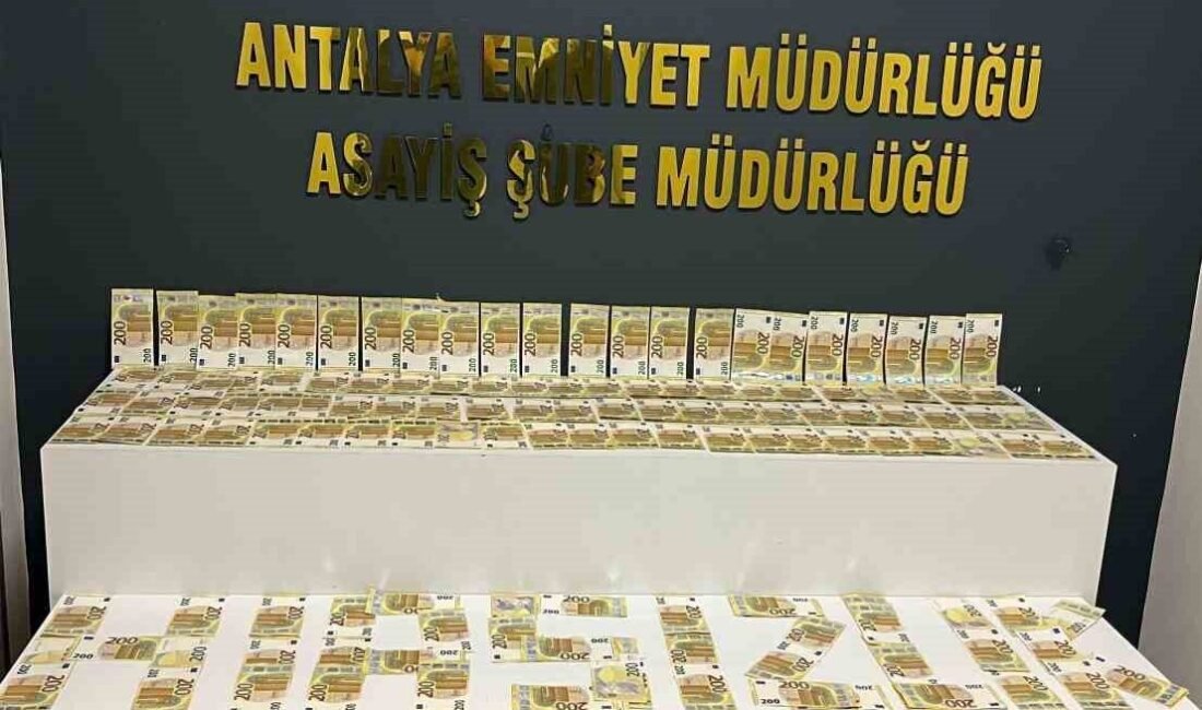 Antalya’da evden 4 milyon TL’lik hırsızlık yapan zanlı yakalandı Antalya’da bir evden yaklaşık 4 milyon TL değerinde para ve