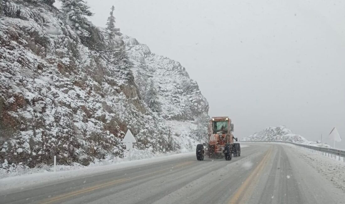 Antalya’yı Konya’ya bağlayan Akseki-Seydişehir karayolunda kar yağışı etkili olurken, ekipler