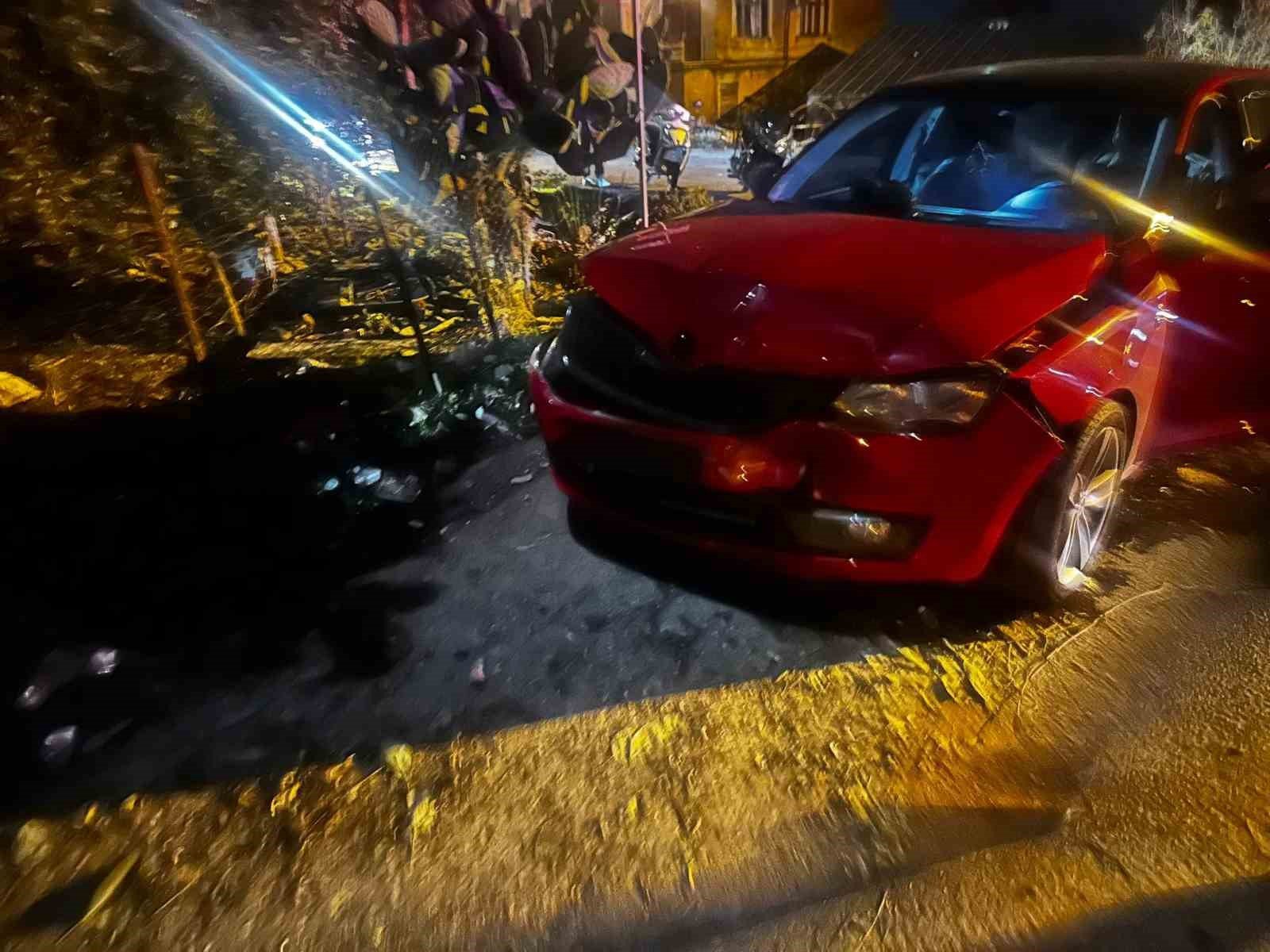Araba ile kamyonet çarpıştı: 1 yaralı Antalya’nın Gazipaşa ilçesinde kamyonetle otomobilin çarpıştığı kazada 1 kişi yaralandı.