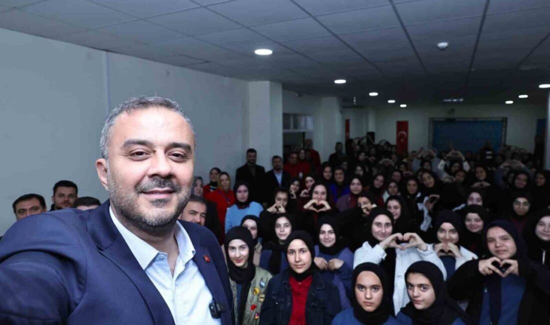 Onikişubat Belediyesi, Başkan Hanifi Toptaş, 170 öğrenciye mont, kitap ve
