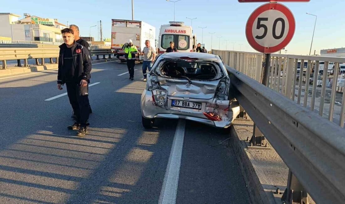 Antalya’da hazır beton mikserinin otomobile arkadan çarpması sonucunda meydana gelen