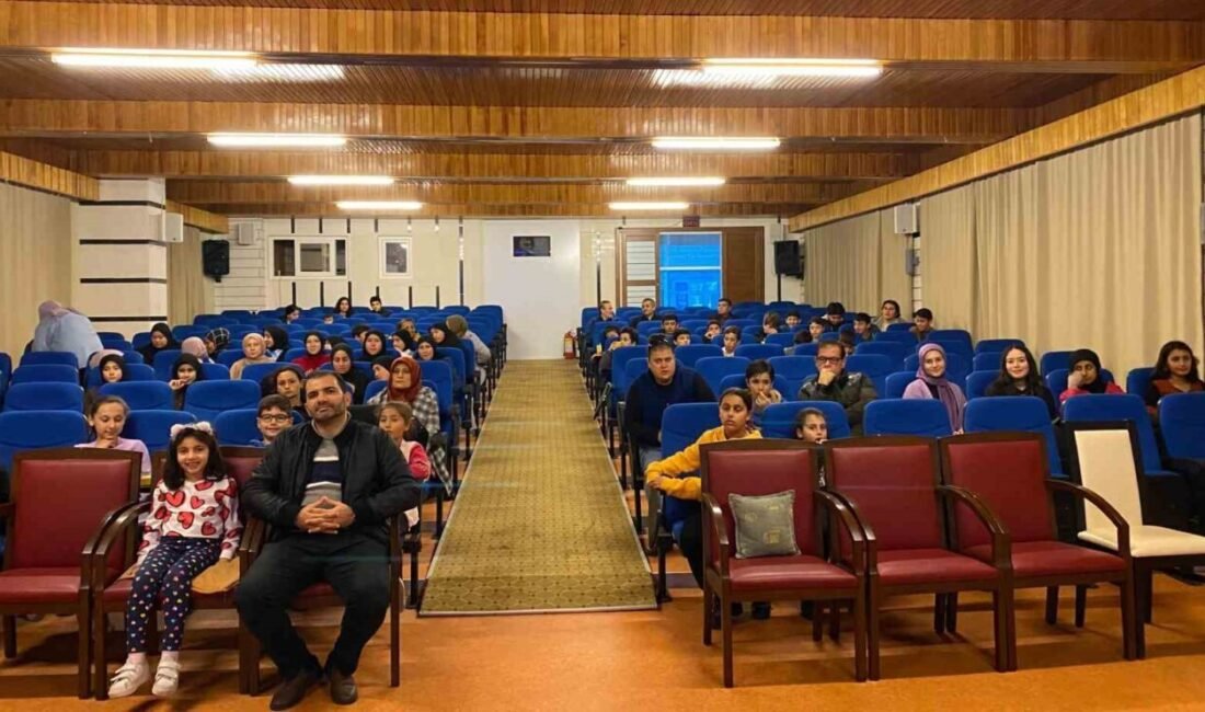 Mersin’in Bozyazı ilçesinde bir otelde düzenlenen programda, öğrencilere Mehmet Akif