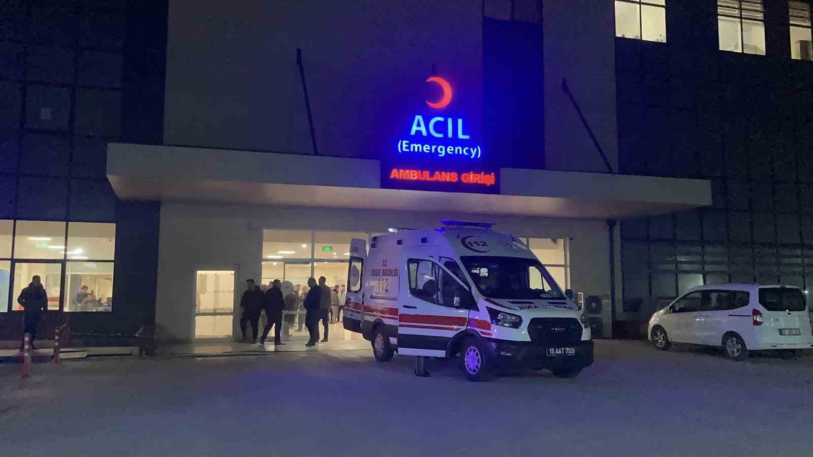 Burdur’da bıçaklı kavga: Baba ve oğlu yaralandı Burdur merkeze bağlı Taşkapı köyünde aralarında husumet bulunan iki taraf