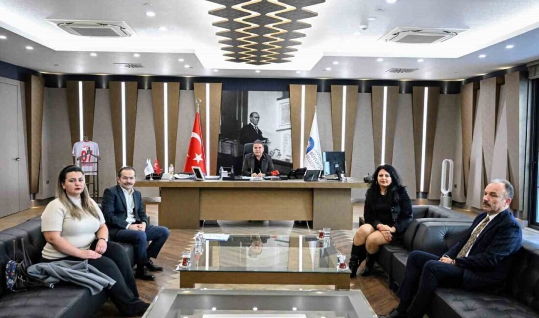 Kızılarık Barınma Platformu üyeleriyle bir araya gelen Antalya Büyükşehir Belediye