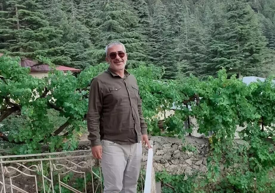 Cinayetten yargılanan sanık suçlamaları kabul etmedi, kameradan eşleştirme için fotoğrafı çekildi Adana’da 2’si tutuklu 3 sanığın cinayetten yargılanmasına devam edildi. Cinayeti