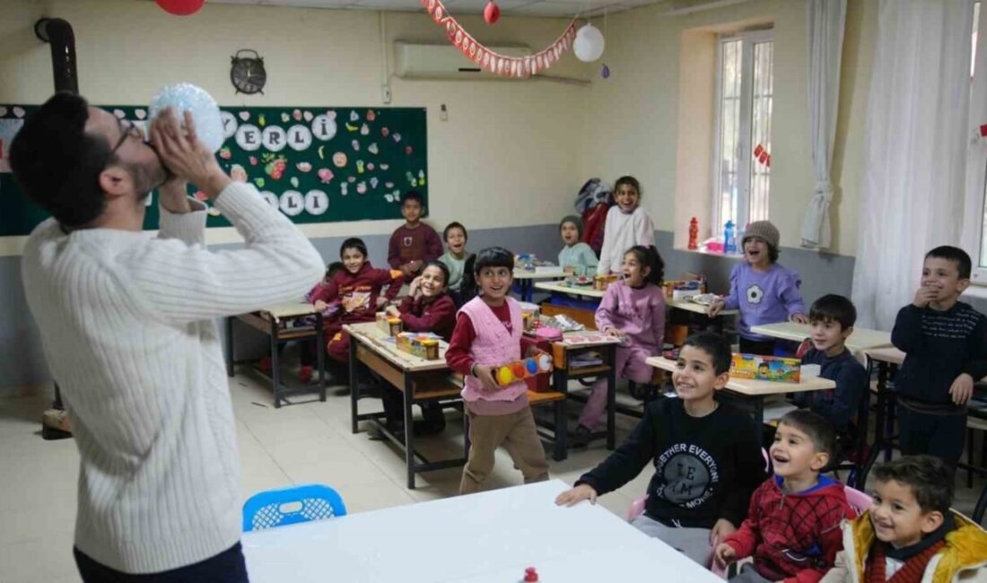 Seyhan Belediyesi, yeni yıl öncesi dezavantajlı bireyleri öve köy okullarında