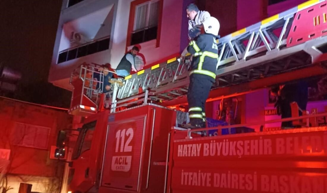 Hatay’da bir binada çıkan yangında dumandan etkilenen 6 kişiyi itfaiye
