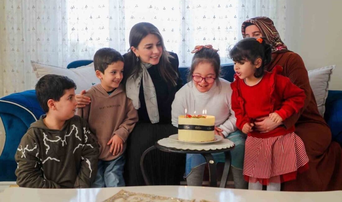 Hatay’da yaşayan down sendromlu Fatma Yurtsever’in davetini geri çevirmeyen Vali