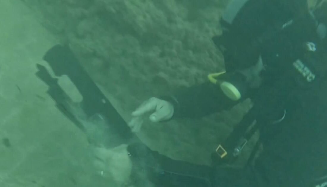 Antalya’da yaklaşık 30 metre yükseklikteki falezlerden düşen otomobilde olduğu değerlendirilen