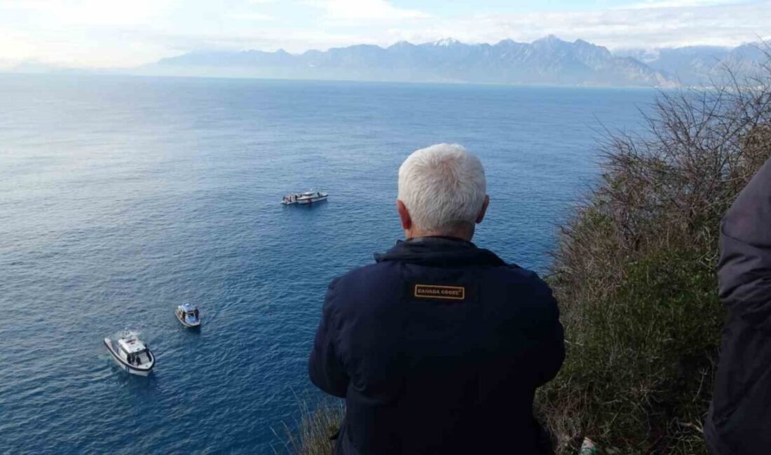 Antalya’da önceki gün aracı ile birlikte denize uçan şahsı arama