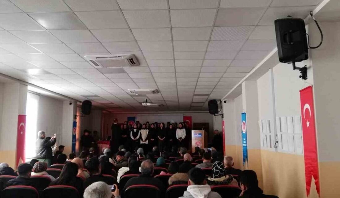 Hatay’ın Hassa ilçesinde gerçekleştirilen yazarlık atölyesinde öğrenciler yazdıkları eserleri seslendirdiler.