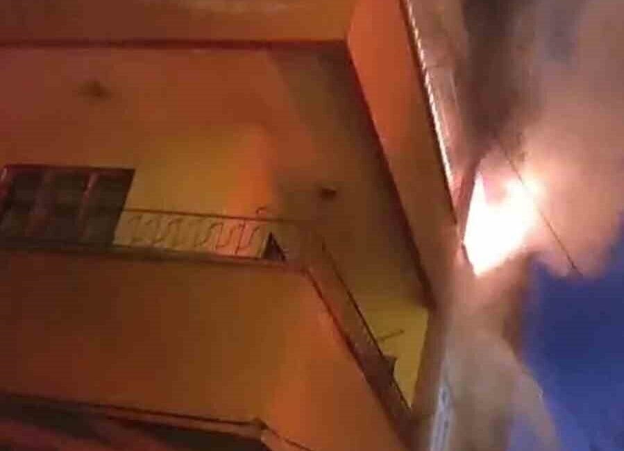 Hatay’da alevlere teslim olan apartman dairesi kullanılmaz hale geldi. Yangın,