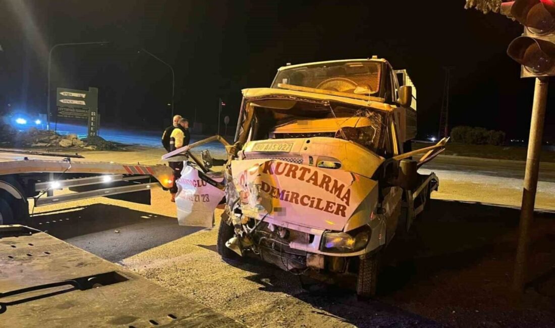 Hatay’da hafriyat kamyonuyla çarpışan çekicideki 2 kişi yaralandı. Kaza, Antakya