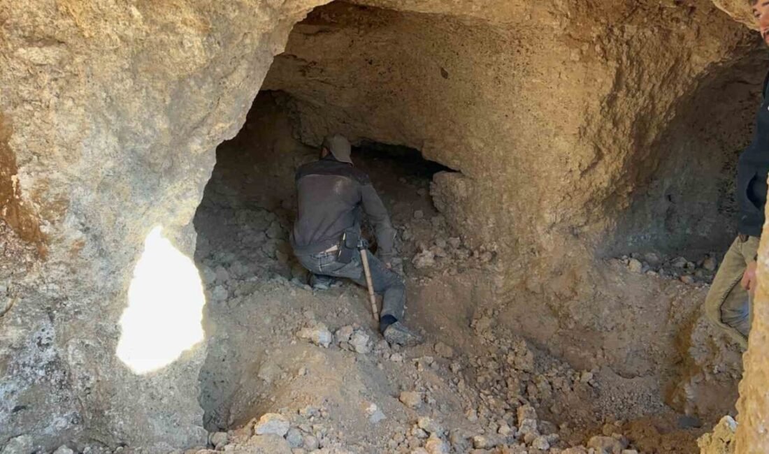 Hatay’da inşaat çalışmaları esnasında bulunan kaya mezar odalarının iç kısmı