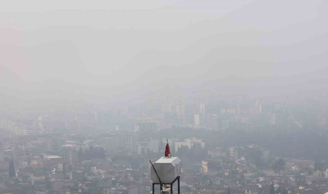 Hatay’da sabah saatlerinde etkili olan sisli hava görüş mesafesini 10