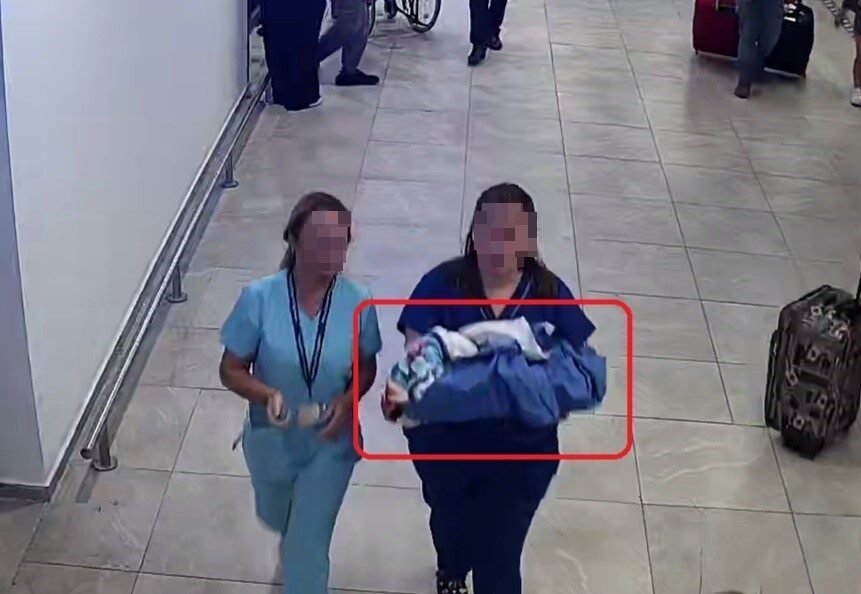 Antalya Havalimanı’nda engelli tuvaletinde doğum yaptıktan sonra bebeği klozet içinde