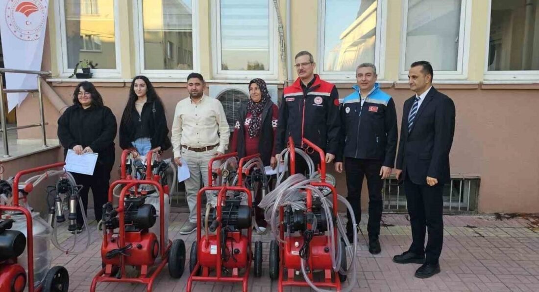 Adana’da hayvan yetiştiricilerine ’süt hijyeni ve sanitasyon’ eğitimi verildi. Adana’da