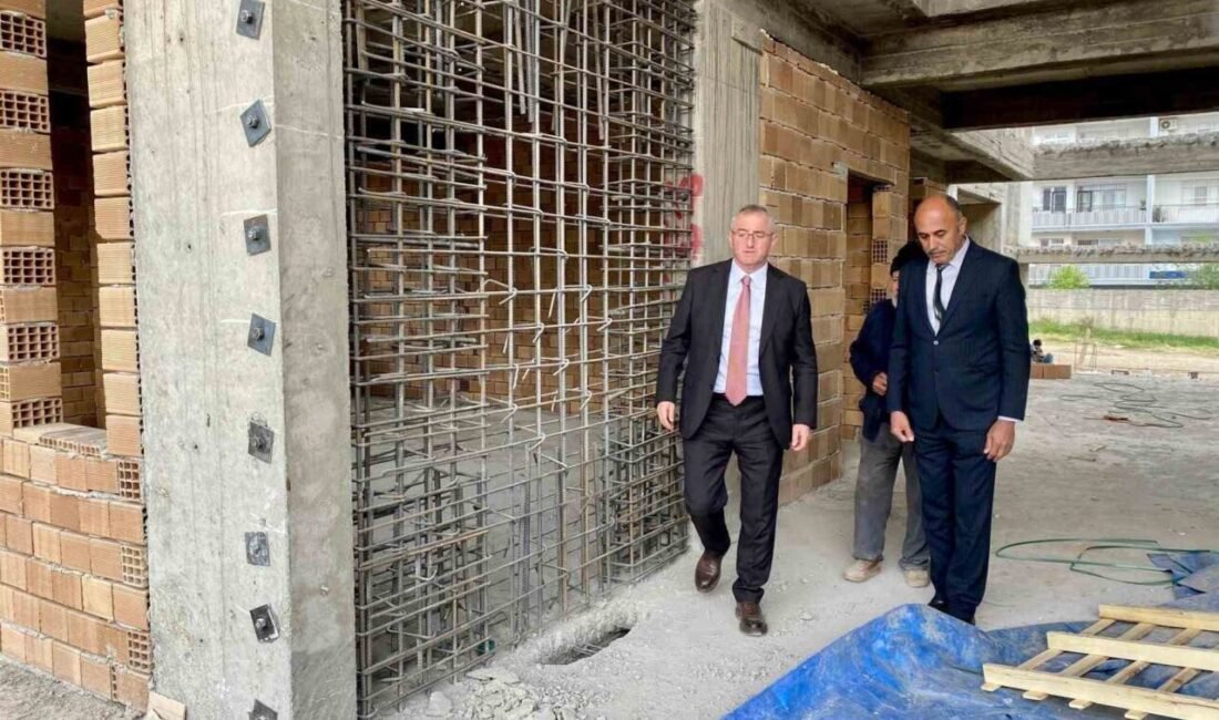 Hatay’ın İskenderun ilçesinde Bilim ve Sanat Merkezi okulunda inşaat çalışmaları