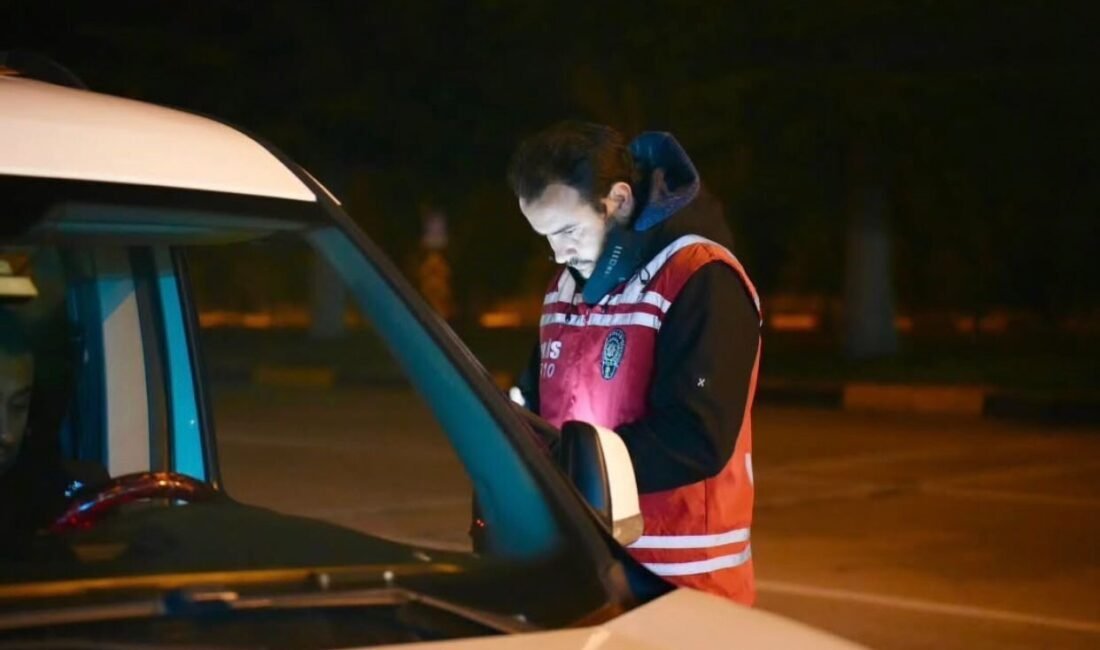 Isparta’da öğrenci yurtları çevresinde yapılan denetimlerde 278 kişi ve 82