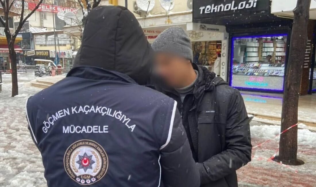 Isparta’da düzensiz göçle mücadele kapsamında düzenlenen huzur uygulamasında 634 kişi