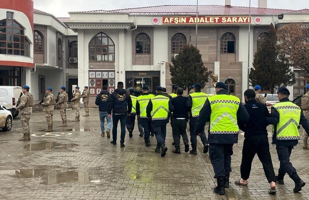 Kahramanmaraş’ta jandarma ekiplerinin aranan şahıslara yönelik yaptığı operasyonda 4 kişi