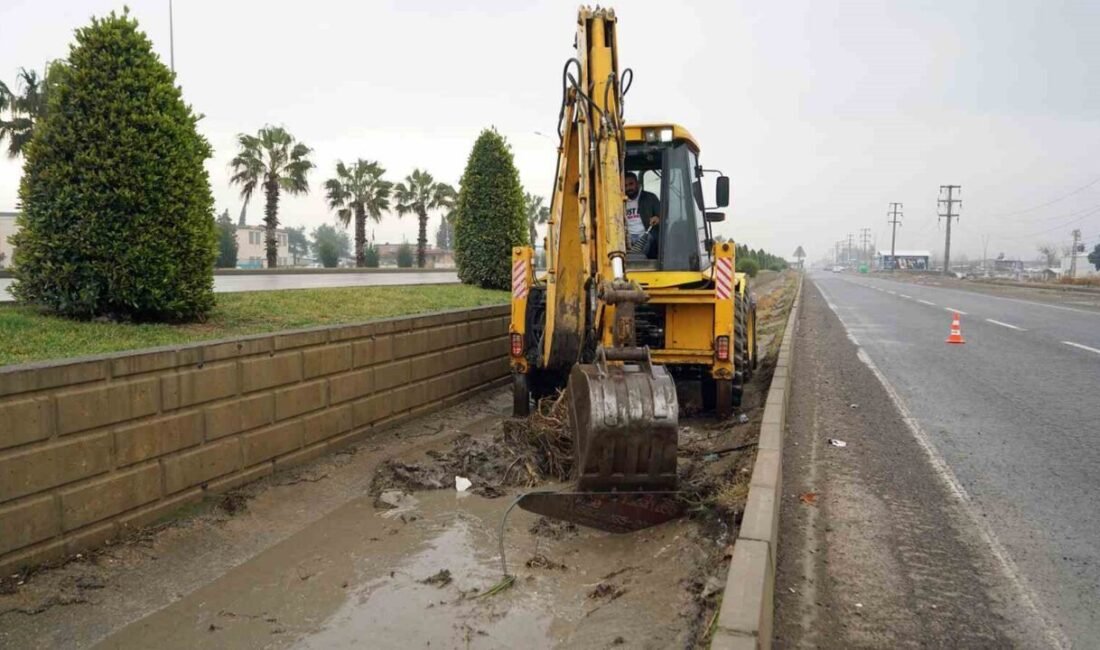 Kahramanmaraş Büyükşehir Belediyesi, şehrin ana arterlerinde gerçekleştirdiği kapsamlı temizlik uygulamaları