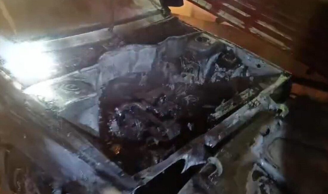 Kahramanmaraş’ta seyir halindeki otomobilde çıkan yangın itfaiye ekiplerince söndürüldü. Edinilen