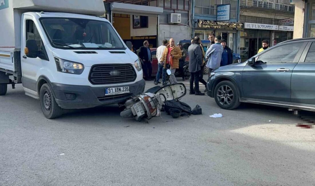 Hatay’ın İskenderun ilçesinde kamyonet ile çarpışan motosiklet sürücüsü ağır yaralandı.