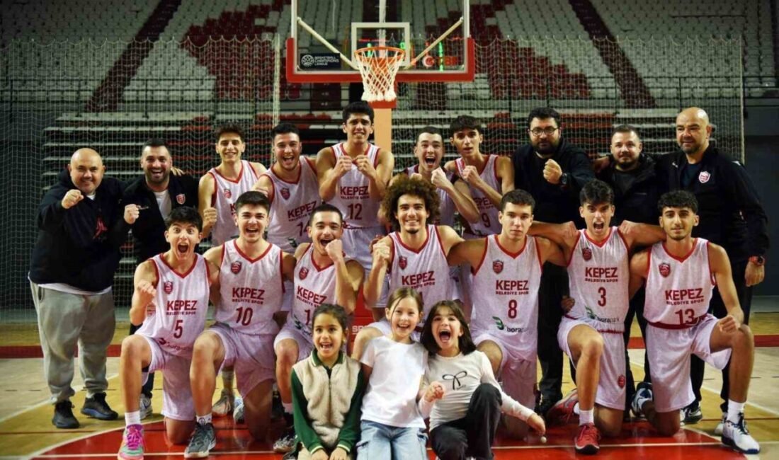 Kepez Belediyespor U18 Basketbol Takımı çeyrek finalde karşılaştığı Kırmızı Çizgi