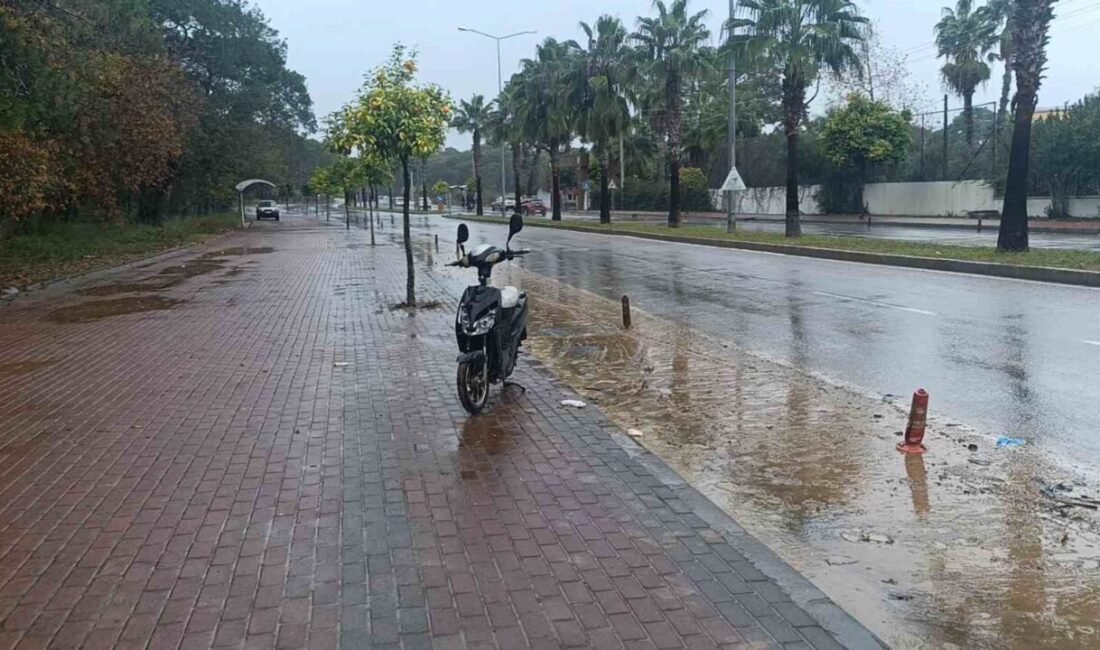 Antalya’nın Manavgat ilçesinde bisiklet yolunda seyir halindeki elektrikli bisikletin devrilmesi