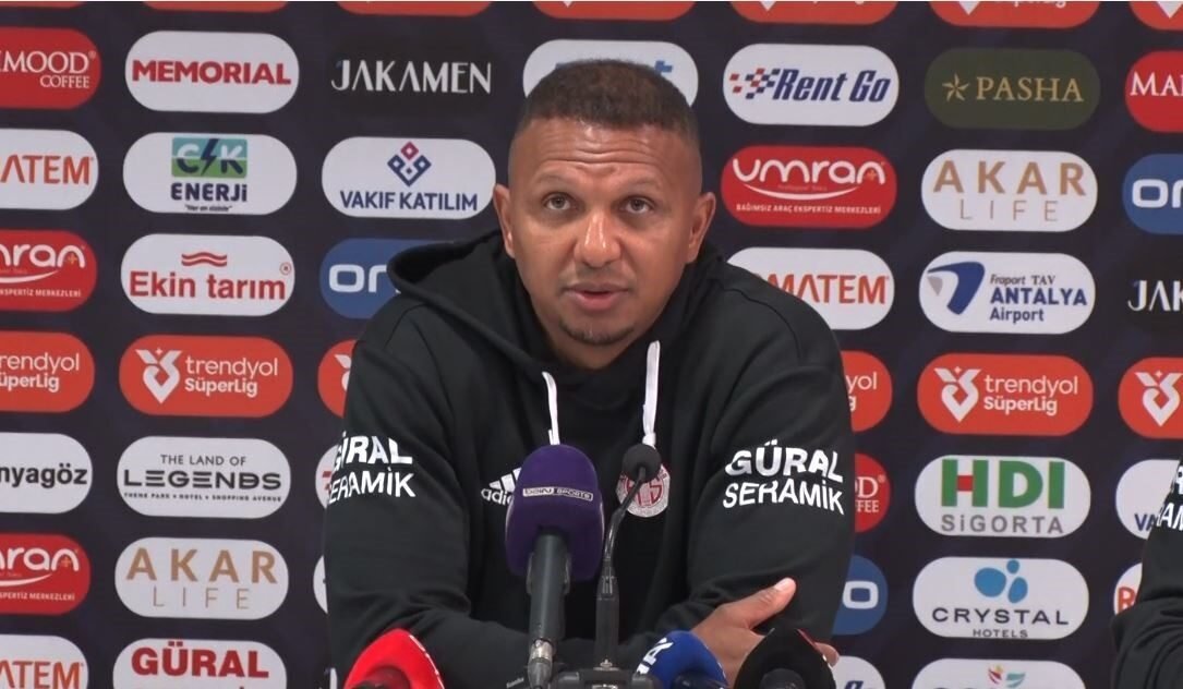 Mehmet Aurelio: “Yaptığımız çalışmalar meyvelerini vermeye başladı” Antalyaspor Teknik Sorumlusu Mehmet Aurelio, Kayserispor galibiyetten dolayı mutlu olduklarını