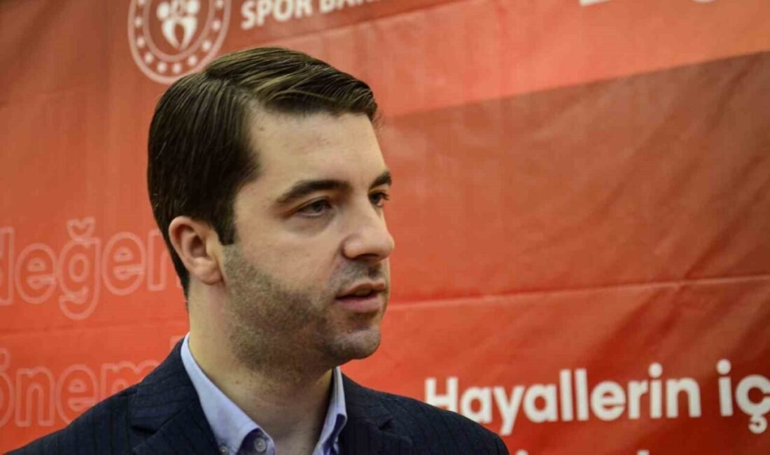 Mersin’de, Gençlik ve Spor Bakanlığı tarafından gençlerin politika geliştirme süreçlerine