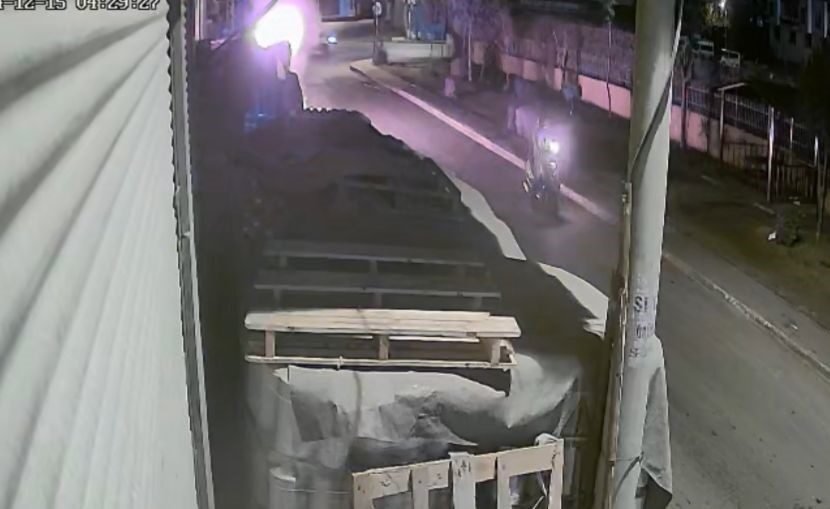 Mersin’de bir tekstil atölyesinin deposu yandı, güvenlik kamerası kayıtları olayın