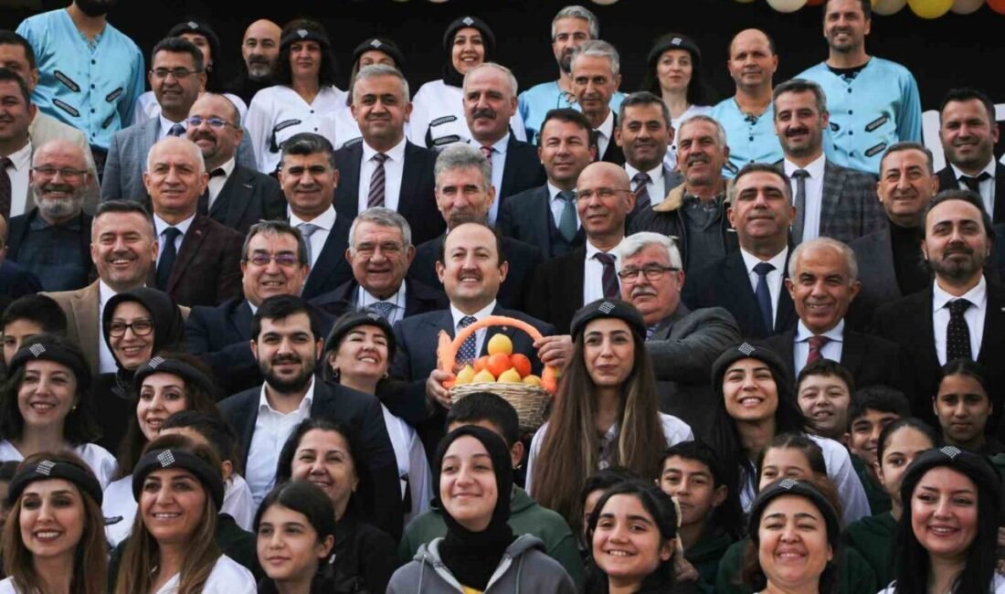 Mersin’de ’Tutum, Yatırım ve Türk Malları Haftası’ kapsamında ’Narenciye Tüket,