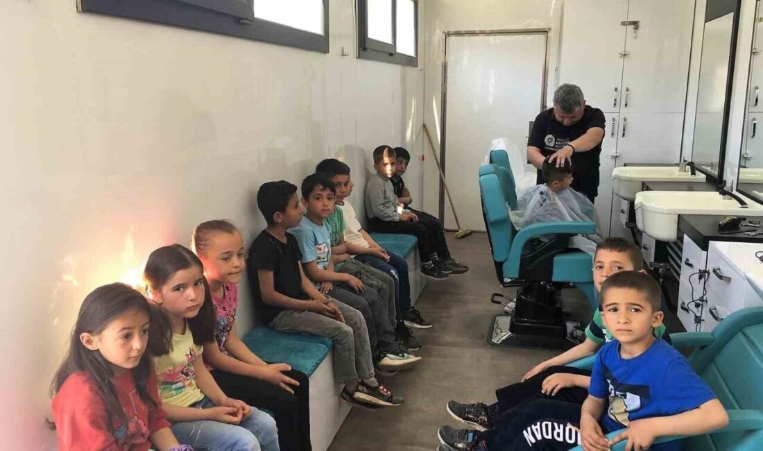 Antalya Büyükşehir Belediyesi tarafından mobil kuaför ile kırsal mahallelerde yaşayan