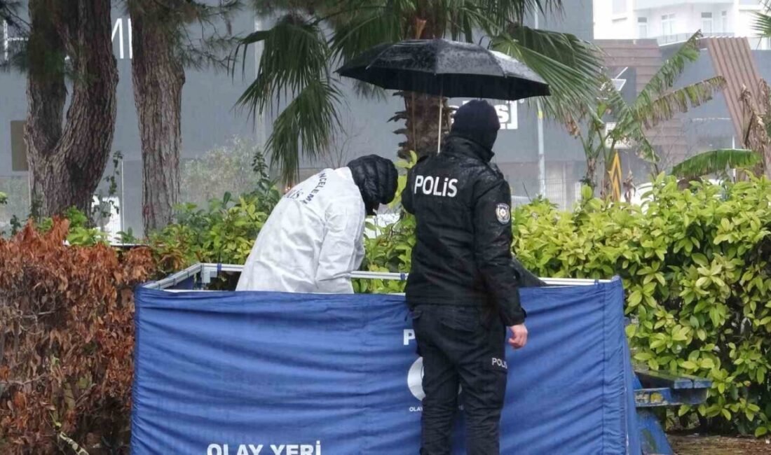 Antalya’da parkta bir mobilya ustası ölü bulundu. Polis ekipleri, yağmur