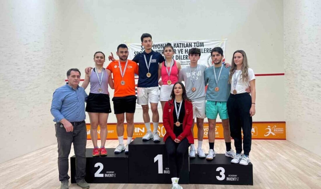 İstanbul’da düzenlenen squash şampiyonasında önemli dereceler elde eden Muratpaşa Belediyesi
