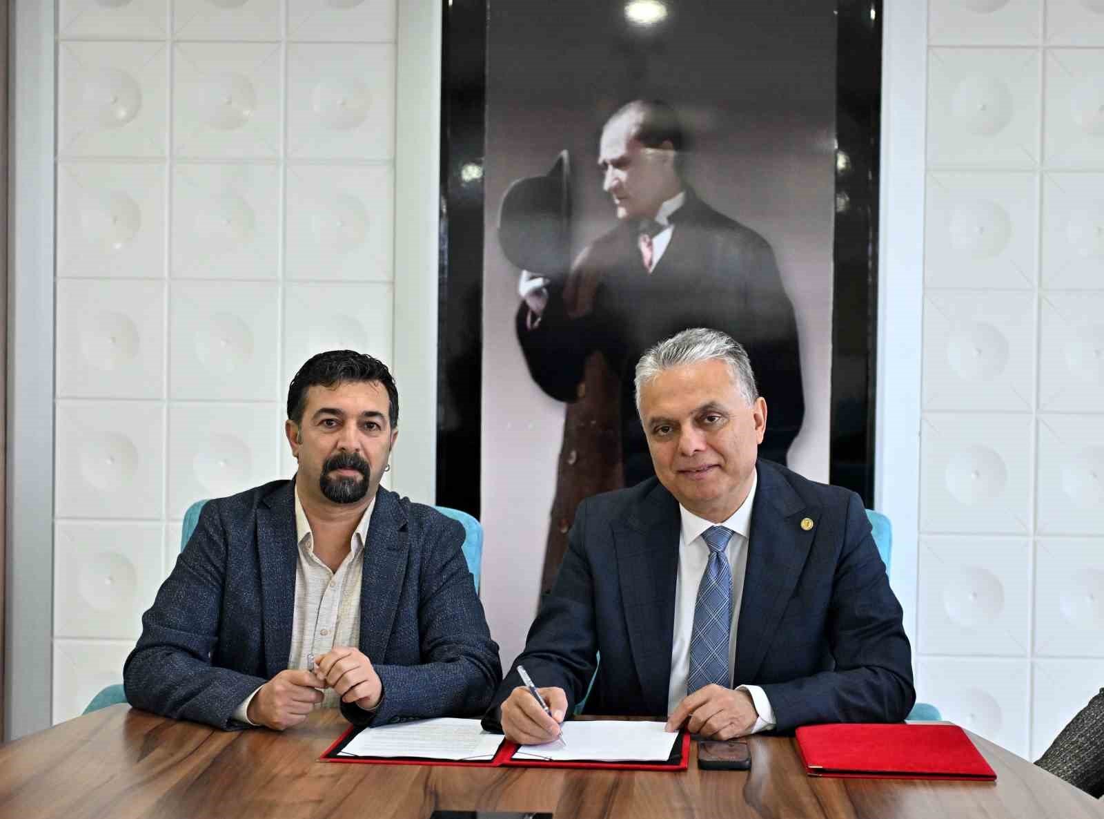 Antalya Muratpaşa Belediye Başkanı Ümit Uysal, belediye kreşlerinde görev yapan